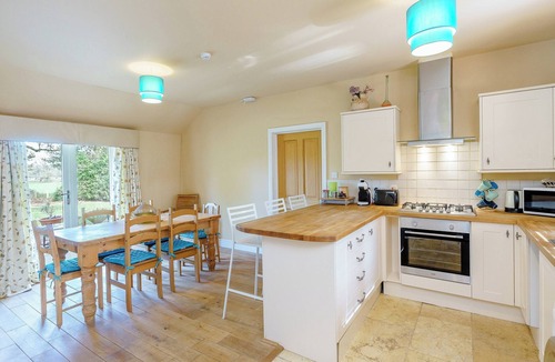Eversley Cottage | Luxurious comfortable apartment in rural north Hampshire.