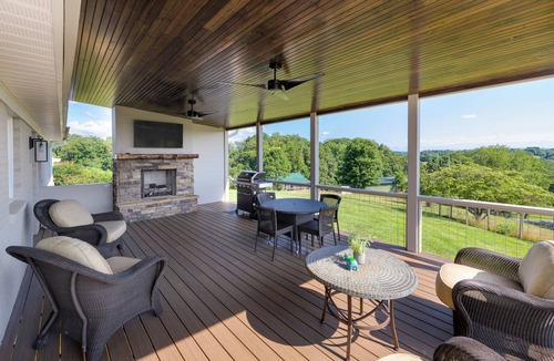 Leicester House | Luxurious Farm home in the Country with Large Outdoor living space and Hot tub!