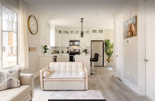Hayes House | Luxurious Getaway Home with Rooftop Patio 10mins to downtown Durham and Duke