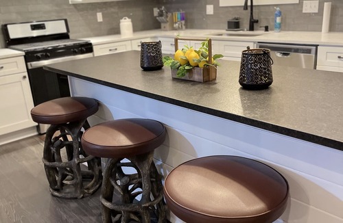 Mountain Island House | Luxurious home for families & professionals