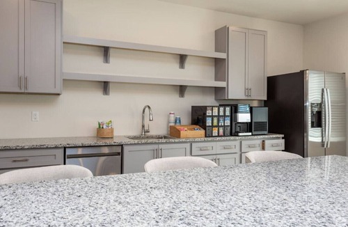 Hayes Apartment | Luxurious King 2BR Suite—Mins to