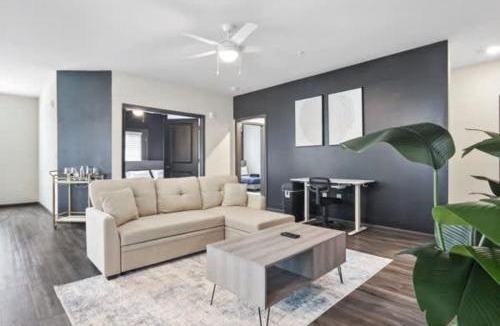 North Raleigh Apartment | Luxurious King 3 Bedroom Suite in North Raleigh