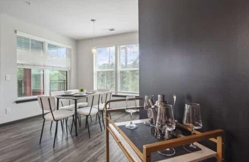 North Raleigh Apartment | Luxurious King 3 Bedroom Suite in North Raleigh