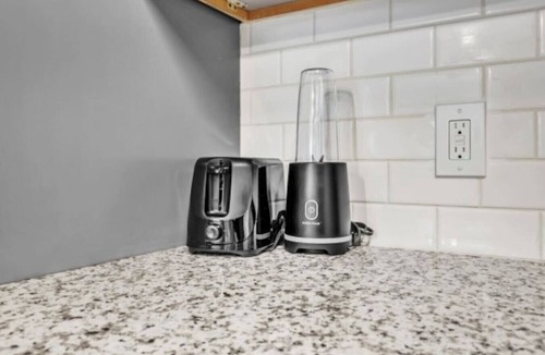 Hayes Apartment | Luxurious King 3BR Suite—Mins to Downtown Durham!