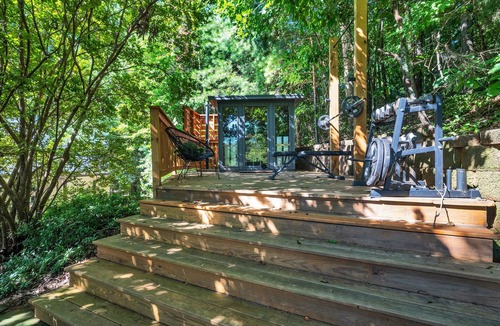 Weddington House | Luxurious Lakefront Villa in Weddington