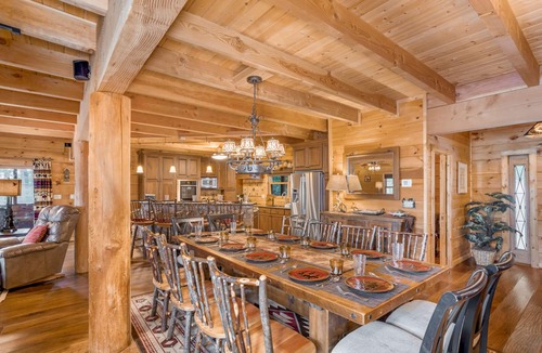 Wilkesboro Cabin | Luxurious Log Cabin on Kerr Scott Lake