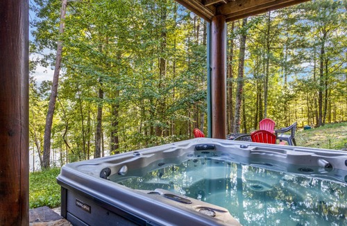 Wilkesboro Cabin | Luxurious Log Cabin on Kerr Scott Lake