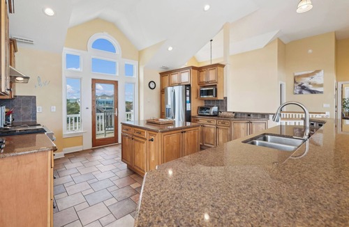 Carolina Dunes House | Luxurious oceanfront home with spacious accommodations and amenities