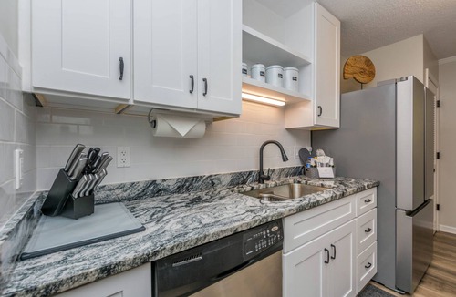 Lexington Condo | Luxurious Townhome, Peace of Nature, King bed, Extended Stay