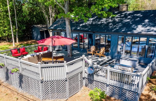 Mayhew House | Luxurious Urban Farmhouse on Lake Norman w Optional Guest House and Boat Rental