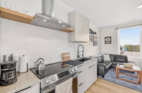 Inglewood Condo | Luxury 1BR/1BA, 12 Mins to Broadway
