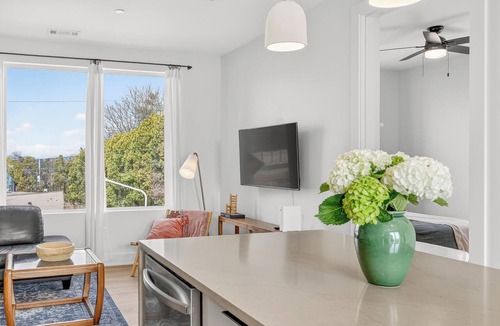 Inglewood Condo | Luxury 1BR/1BA, 12 Mins to Broadway