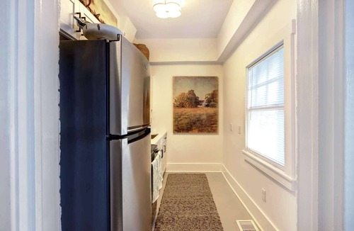 Thomas Square Apartment | Luxury 2BR | Historic Savannah Home