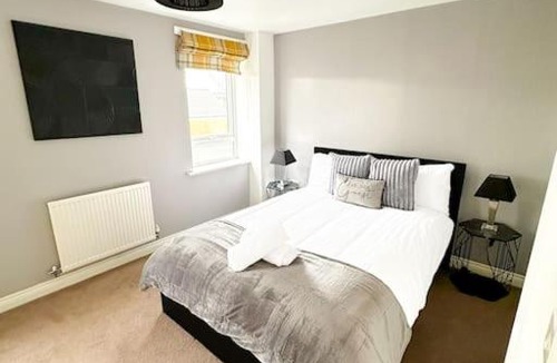 Newcastle-upon-Tyne Apartment | Luxury 3 Bedroom House With FREE Parking