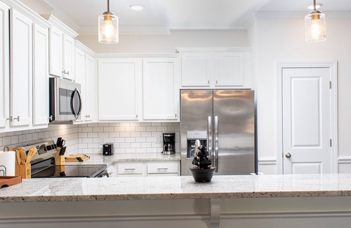 Greenville House | Luxury 3BD/3BA Smart Home Near ECU with Fast WiFi & FREE EV Charging!