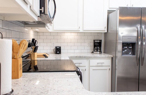 Greenville House | Luxury 3BD/3BA Smart Home Near ECU with Fast WiFi & FREE EV Charging!