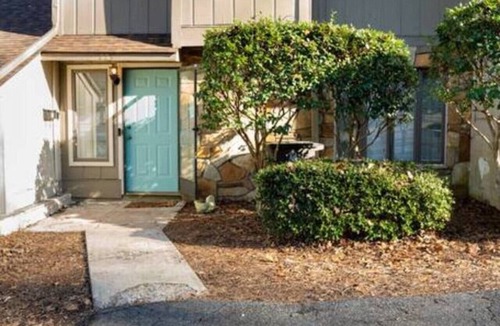 Winston - Salem House | Luxury 3BR Townhome - Sleep 6
