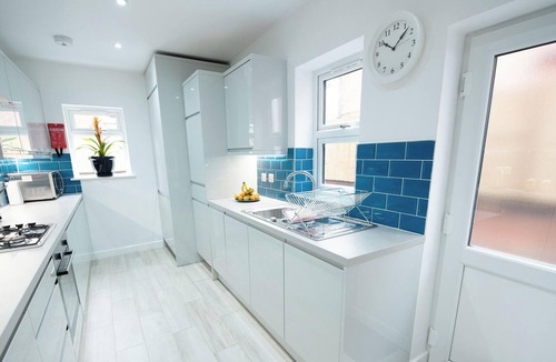 Reading House | Luxury 4 Bed, 4 Ensuite Home
