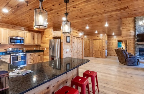 Waynesville Apartment | Luxury 4200 Sqft Log Cabin on 50 Acres Sleeps 16