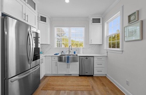 Wilmington House | Luxury 5BR Sleeps 14 Pool Hot Tub 2mi to Beach