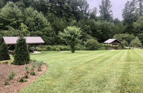 Weaverville House | Luxury 8acres professionally decorated, hot tub, outdoor kitchen 15min Asheville