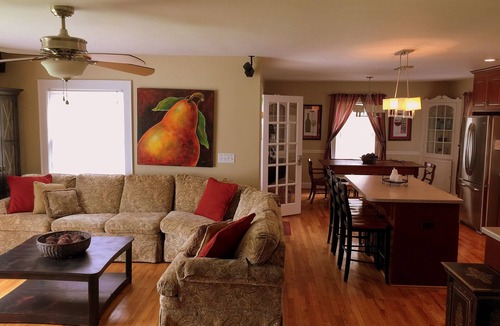 Jonesville House | Luxury Accommodations in Yadkin Valley Wine Country, Elkin, NC