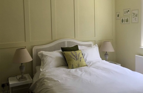Arundel Apartment | Luxury Apartment- Central Location