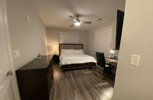 Northeast Raleigh Apartment | Luxury Apartment Triangle Town Center King Bed