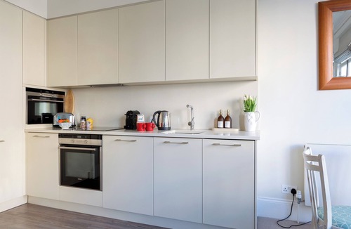 South Kensington Apartment | Luxury | Bright & Quiet Flat | Chelsea | Earls Court | Fulham Road
