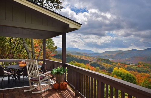 Banner Elk Cabin | ☆Luxury Cabin☆Panoramic Views ☆3 Kings☆3 Baths☆Fireplace☆3K/1Q/2BB☆Ski Close☆