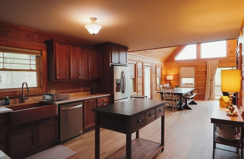 Banner Elk Cabin | Luxury cabin with hot tub & view of Grandfather Mountain near Boone & Banner Elk