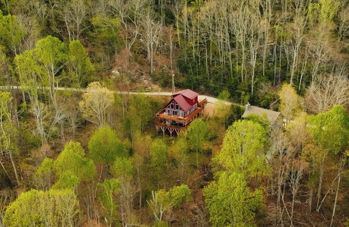 Banner Elk Cabin | Luxury cabin with hot tub & view of Grandfather Mountain near Boone & Banner Elk
