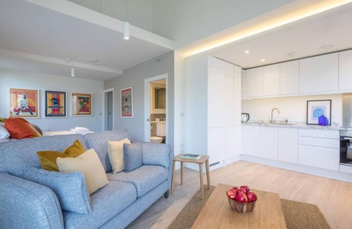 Cambridge City Centre Apartment | Luxury Central Apt - Riverside Views & Parking!