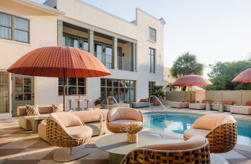 Charleston Historic District Apartment | Luxury Charleston Suite | Balcony + Spa Bath