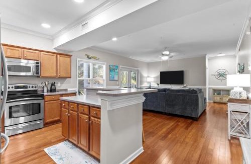 Southport Apartment | Luxury Condo 3bdr 2bth 4 bed with Beach Pool Golf Boat Ramp Pickle Ball
