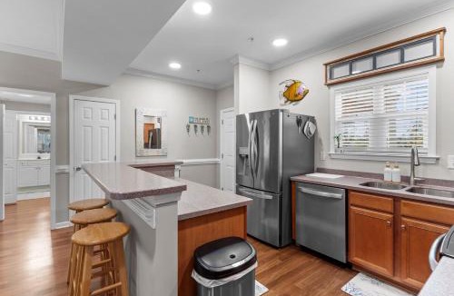 Southport Apartment | Luxury Condo 3bdr 2bth 4 bed with Beach Pool Golf Boat Ramp Pickle Ball