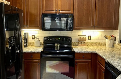 Maggie Valley Condo | Luxury Condo-Golf, Pool, Fitness Center & Mountain Views!