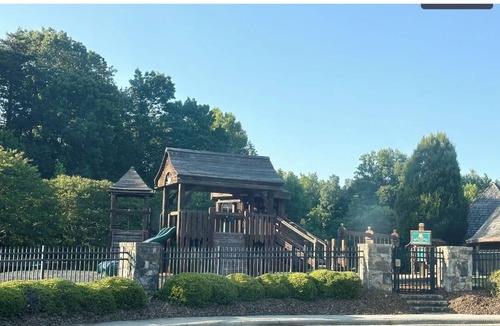 Sedgefield House | Luxury Corporate Retreat in Grandover Resort, Golf, Pool, Spa & Fitness Access