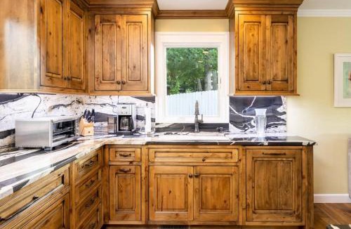 Oakley House | Luxury Cottage just 5 miles to downtown Asheville