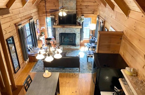 Lake Lure Cabin | Luxury Creek Waters Cabin - walk to Chimney Rock & Lake Lure