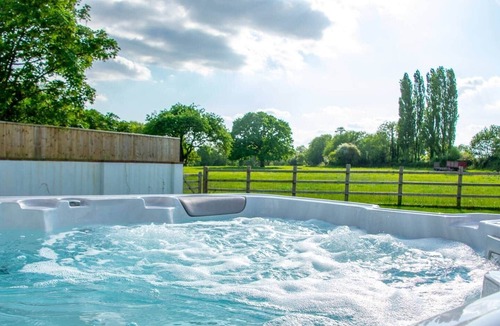 Crediton House | Luxury Devon Barn with Hot Tub & Meadow Views