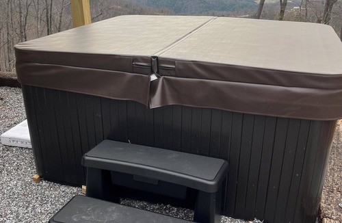 Hays House | Luxury dome - hot tub-star glazing romantic getaway
