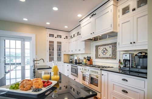 Hendersonville Condo | Luxury Downtown Penthouse-Mt. Views & Free Parking