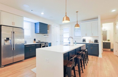 East Nashville Villa | Luxury East Nashville Townhome | Walk to Five Points | Dual King Suites & Arcade Room