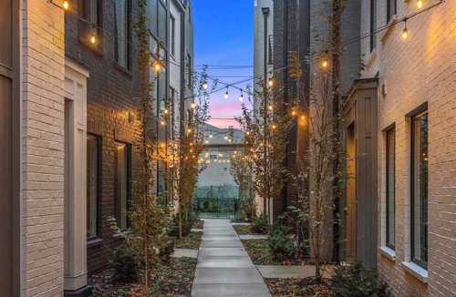 Buena Vista House | Luxury Gated Duo Sleeps 24 Karaoke & Rooftop