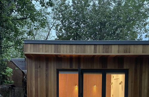 Camberwell Green Cabin | Luxury Hidden Garden Studio near Oval