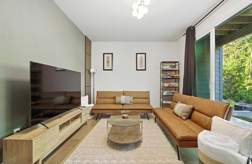 Northwest Raleigh House | Luxury Home - Sleeps 12 - Lenovo Center, RDU, Downtown, UNC Rex