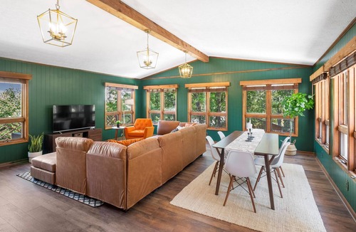 Connellys Springs Cabin | Luxury Hot Tub & Mountain Views