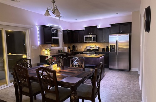 Spring Lake House | 🏡Luxury House -Relaxing Hot Tub🏝️ Fire Pit 🔥-20 Min to FT Bragg!