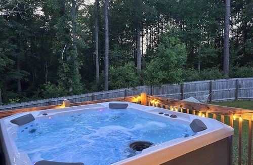 Spring Lake House | 🏡Luxury House -Relaxing Hot Tub🏝️ Fire Pit 🔥-20 Min to FT Bragg!